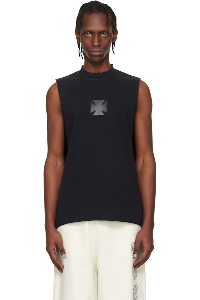 Vetements Черная кожаная майка с логотипом байкера и перекрестным переплетением
Vetements Черная кожаная майка с логотипом байкера и перекрестным переплетением