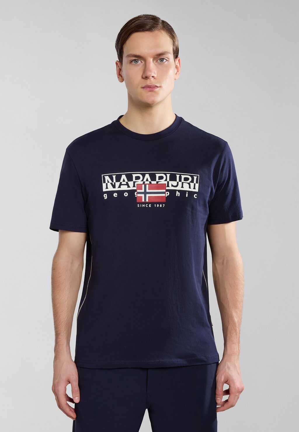 Футболка с принтом S-AYLMER Napapijri, цвет blu marine
Футболка с принтом S-AYLMER Napapijri, цвет blu marine