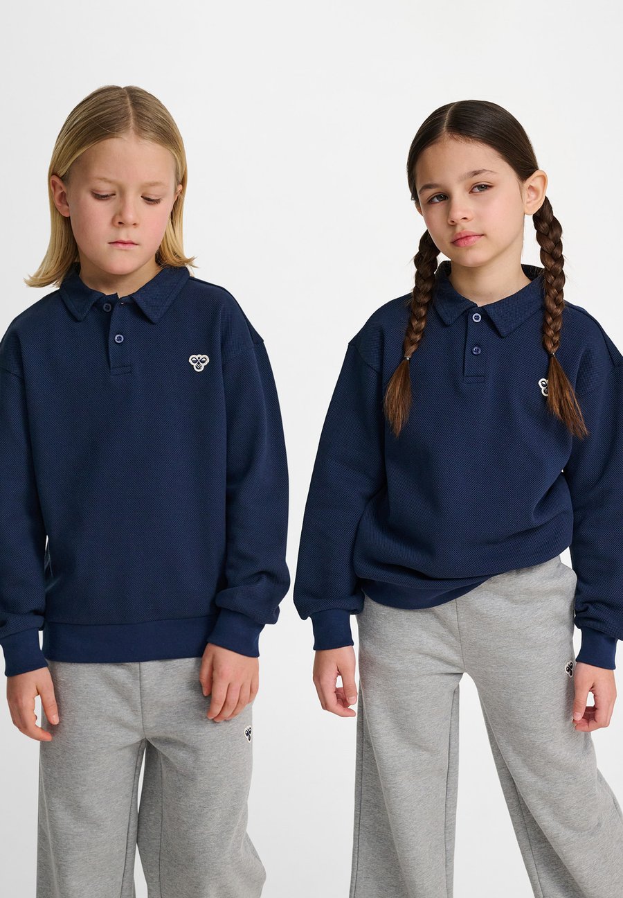 Толстовка Hummel LOOSE , Dress Blues/Blue
Толстовка Hummel LOOSE , Dress Blues/Blue