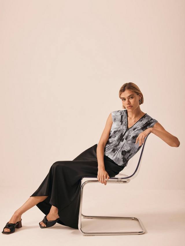 Футболка с цветочным принтом на молнии Mint Velvet, Grey/Multi
Футболка с цветочным принтом на молнии Mint Velvet, Grey/Multi