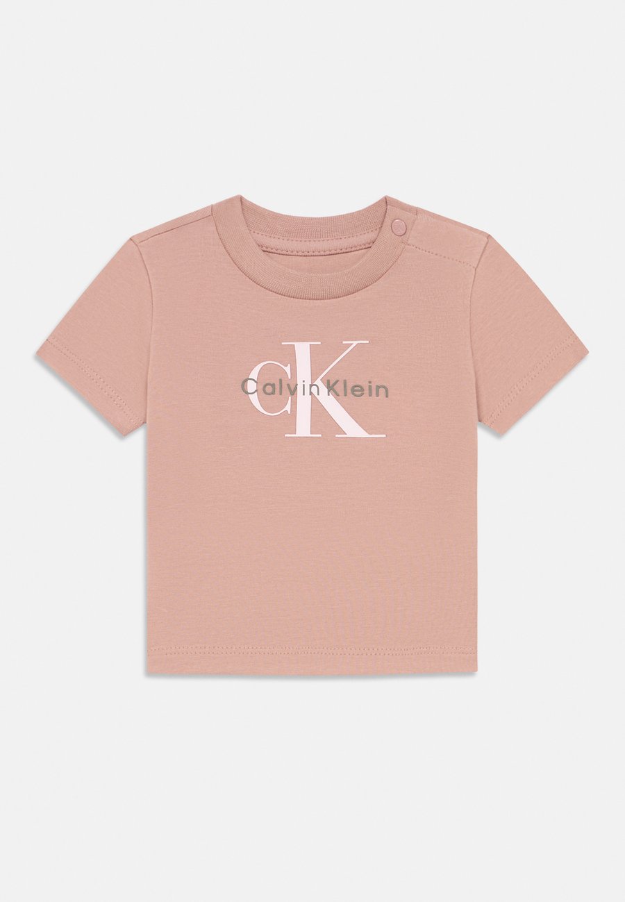 Футболка Calvin Klein Jeans MONOGRAM UNISEX, Noble Rose/Light Pink, Розовый, Футболка Calvin Klein Jeans MONOGRAM UNISEX, Noble Rose/Light Pink
Футболка Calvin Klein Jeans MONOGRAM UNISEX, Noble Rose/Light Pink, Розовый, Футболка Calvin Klein Jeans MONOGRAM UNISEX, Noble Rose/Light Pink