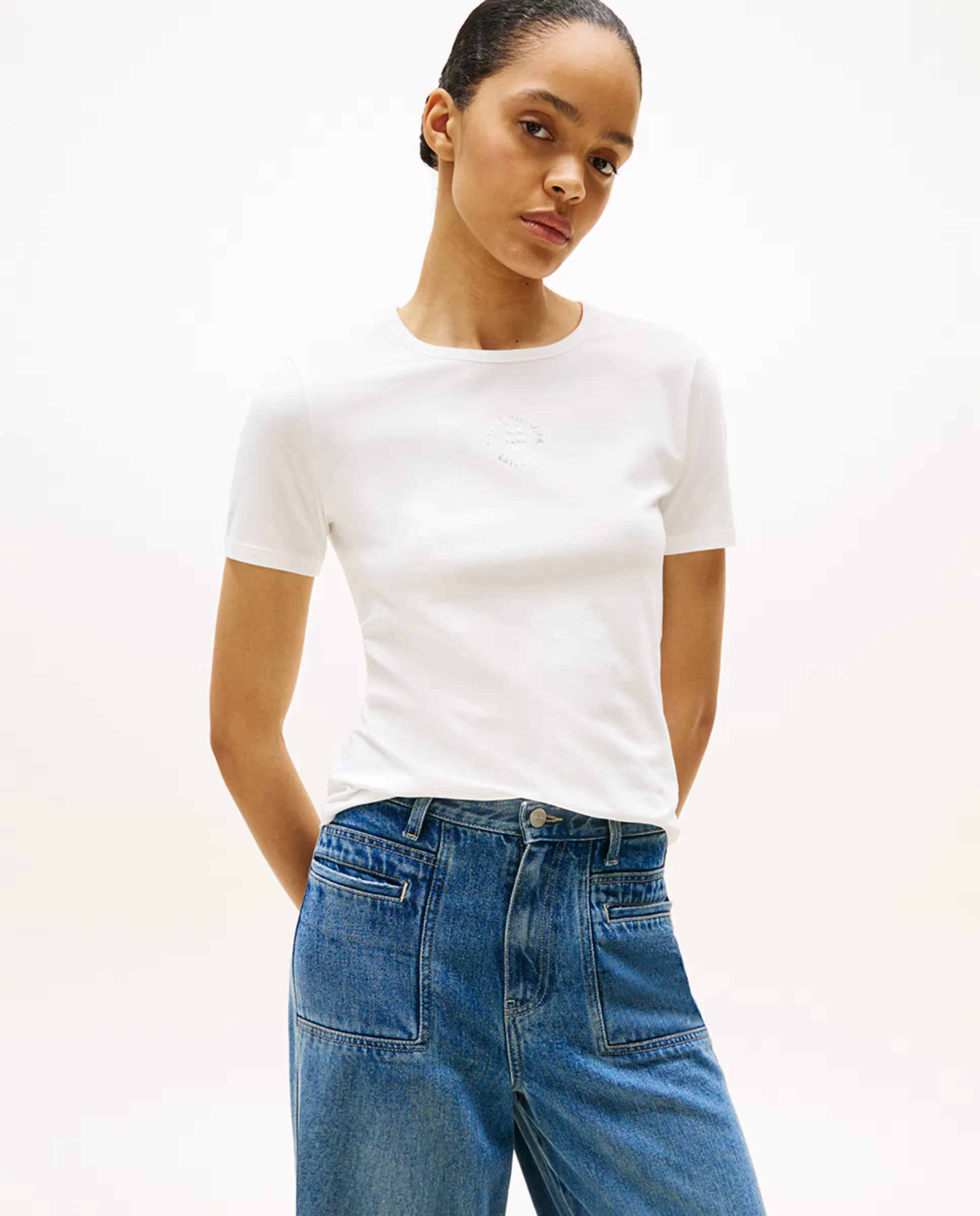 Женская футболка с коротким рукавом и центральным логотипом Tommy Hilfiger, белый
Женская футболка с коротким рукавом и центральным логотипом Tommy Hilfiger, белый