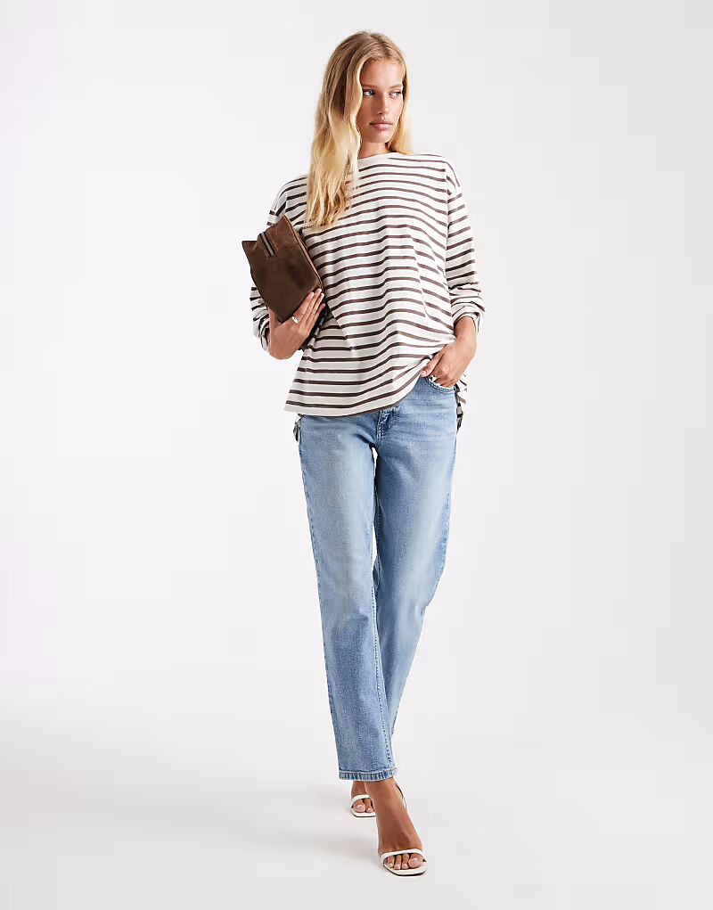 Комфортные джинсы mom fit облегающего кроя средне-синего цвета Asos Design
Комфортные джинсы mom fit облегающего кроя средне-синего цвета Asos Design