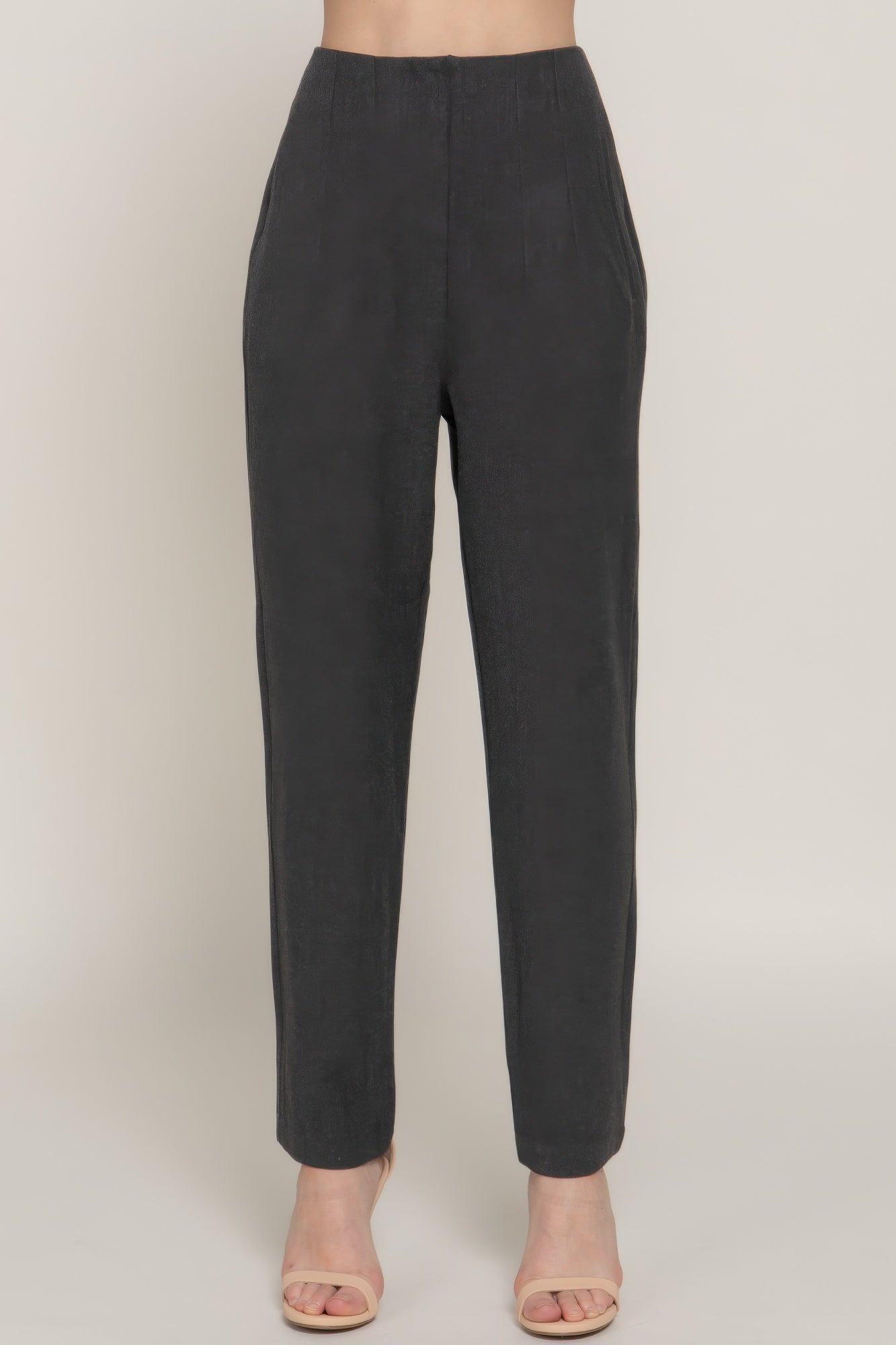 Длинные брюки с защипами и высокой талией FASHNZFAB, цвет heather charcoal
Длинные брюки с защипами и высокой талией FASHNZFAB, цвет heather charcoal