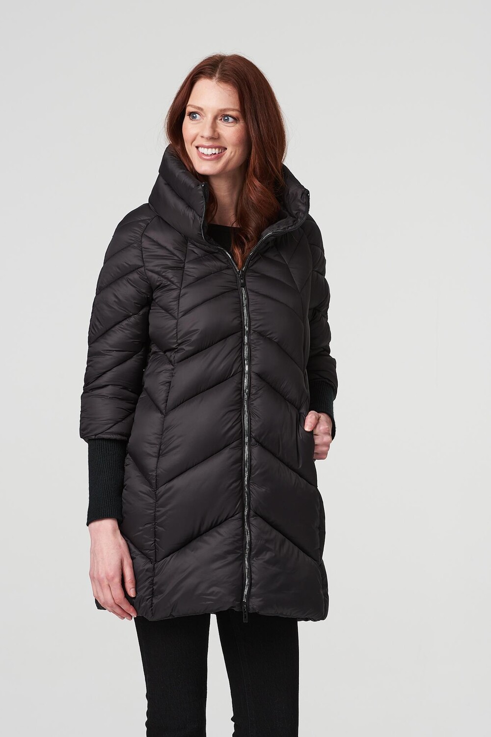 Пуховик с высоким воротником и вязаными манжетами Izabel London, черный
Пуховик с высоким воротником и вязаными манжетами Izabel London, черный