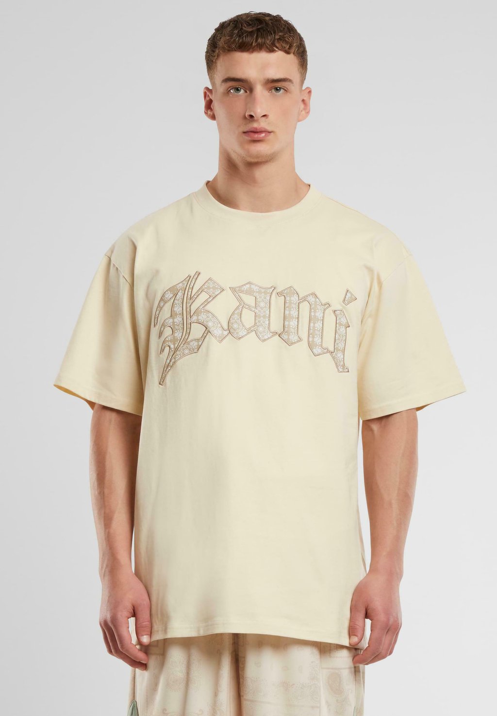 Футболка с принтом PAISLEY LETTER Karl Kani, бежевый
Футболка с принтом PAISLEY LETTER Karl Kani, бежевый