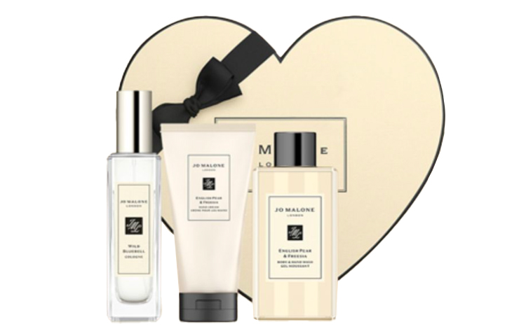 Jo Malone London ZUMALONG Valentine's Day Limited Edition Blue Windbell ароматизированный набор средств по уходу за кожей из 3 предметов в коробке EDC
Jo Malone London ZUMALONG Valentine's Day Limited Edition Blue Windbell ароматизированный набор средств по уходу за кожей из 3 предметов в коробке EDC
