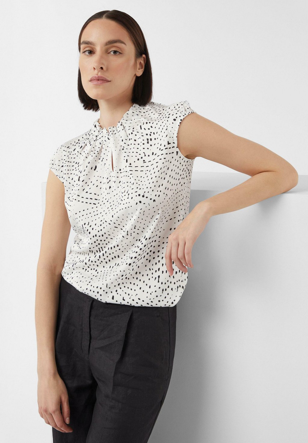 Блуза GEMUSTERTE MIT RAFFUNG comma, белый
Блуза GEMUSTERTE MIT RAFFUNG comma, белый