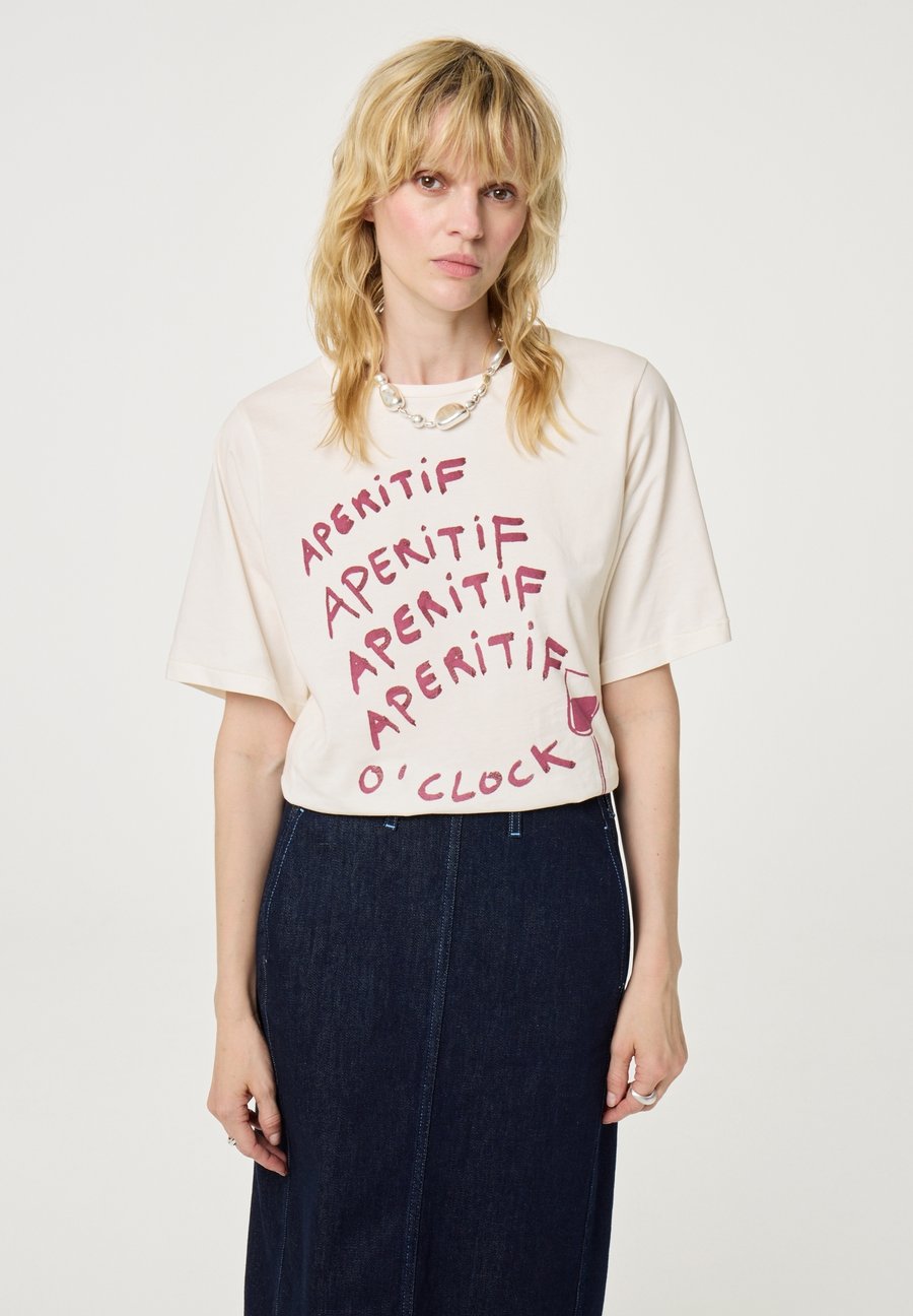 Футболка Fabienne Chapot ROSE WINE , Off-White, Белый, Футболка Fabienne Chapot ROSE WINE , Off-White
Футболка Fabienne Chapot ROSE WINE , Off-White, Белый, Футболка Fabienne Chapot ROSE WINE , Off-White