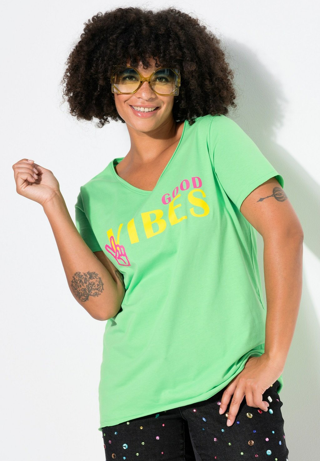 Футболка с принтом GOOD VIBES-MOTIV Angel of Style, зеленый
Футболка с принтом GOOD VIBES-MOTIV Angel of Style, зеленый