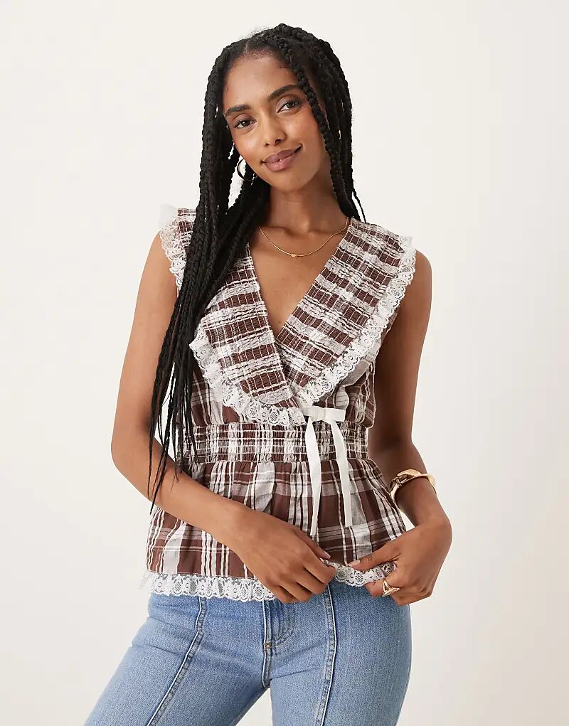 Блузка с запахом и оборками в клетку Neon Rose бежевого цвета
Блузка с запахом и оборками в клетку Neon Rose бежевого цвета