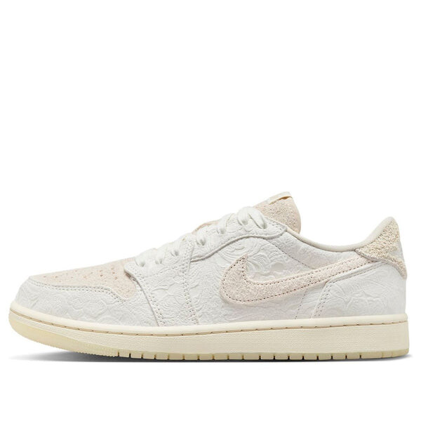 Кроссовки 1 low og x chris paul Air Jordan, бежевый 
Кроссовки 1 low og x chris paul Air Jordan, бежевый