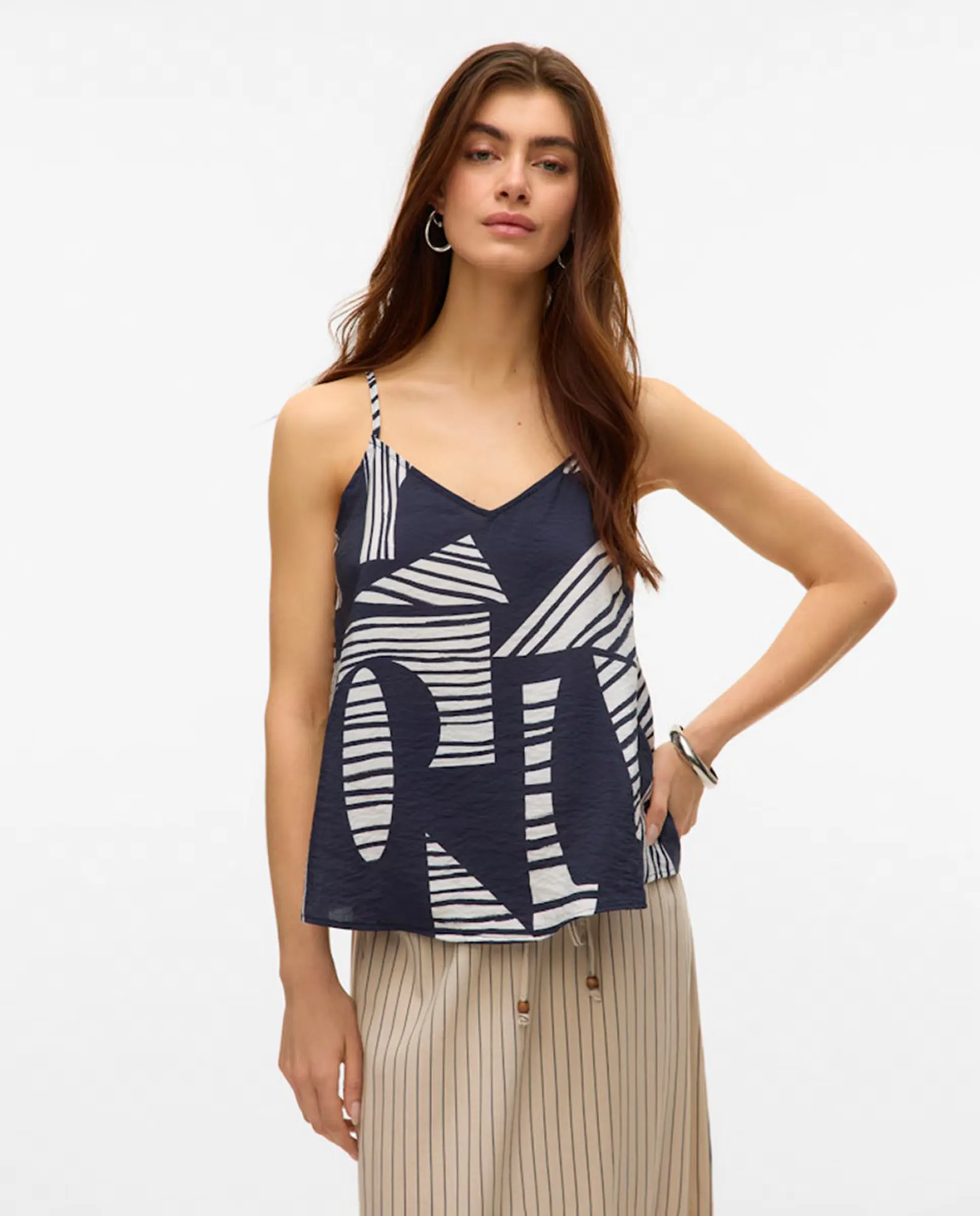 Женский топ на тонких бретелях Vero Moda, темно-синий 
Женский топ на тонких бретелях Vero Moda, темно-синий