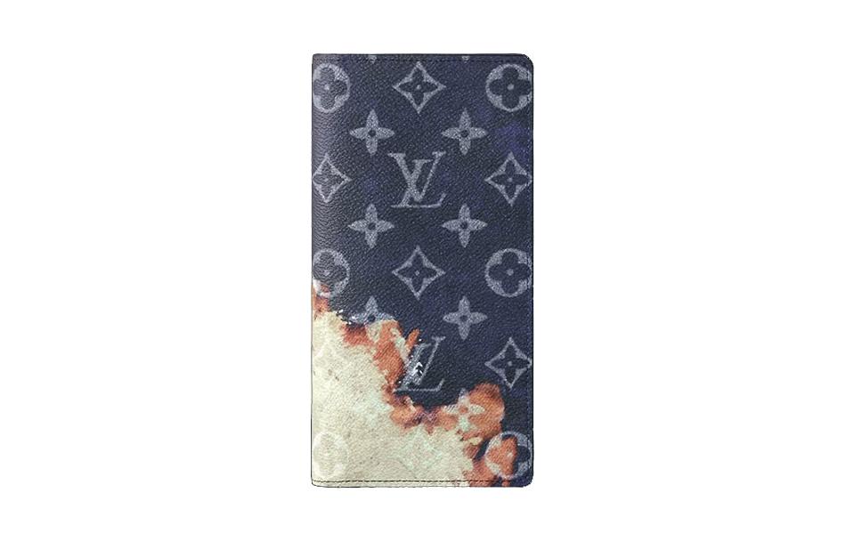 Бумажник Brazza Coated Canvas с отделкой из коровьей кожи Regular мужской Ink Blue LOUIS VUITTON, Box(Set+Box)
Бумажник Brazza Coated Canvas с отделкой из коровьей кожи Regular мужской Ink Blue LOUIS VUITTON, Box(Set+Box)