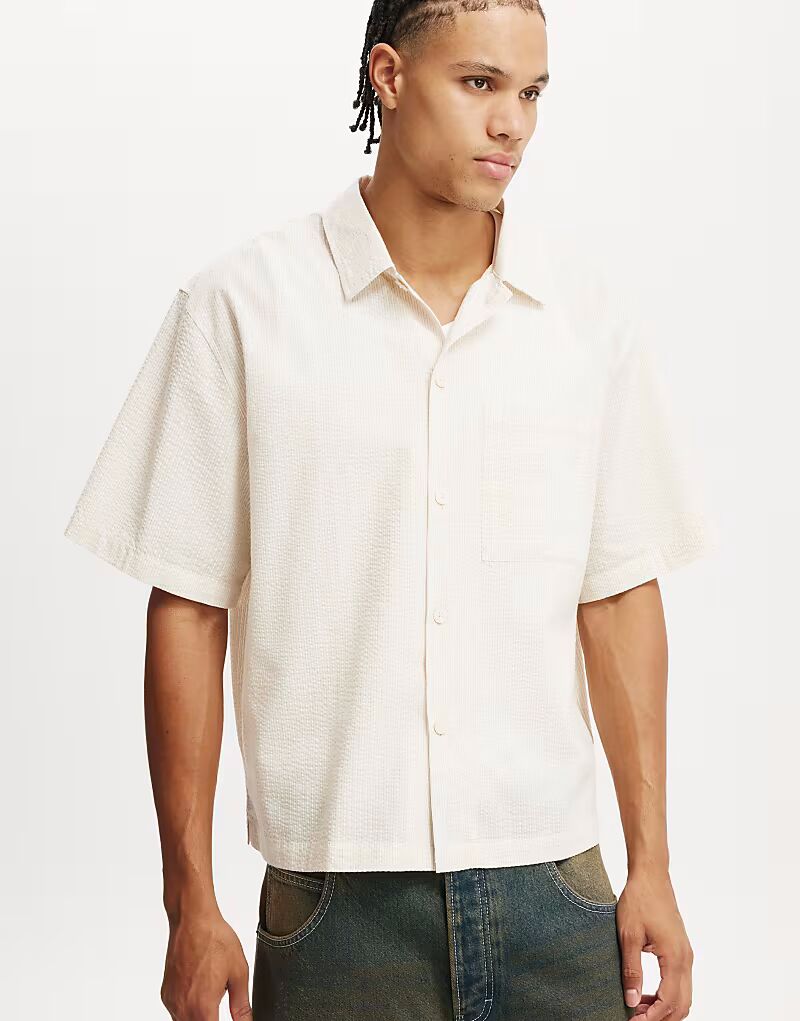 Cotton:On рубашка с короткими рукавами On Ventura бежевого цвета
Cotton:On рубашка с короткими рукавами On Ventura бежевого цвета