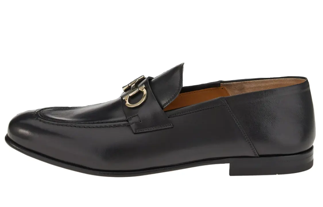 Мокасины кожаные Ferragamo Gancini с пряжкой, черный
Мокасины кожаные Ferragamo Gancini с пряжкой, черный