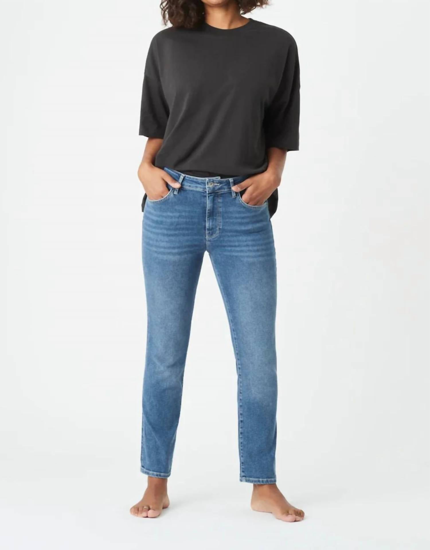 Прямые джинсы Viola в темно-синем Vintage Mavi
Прямые джинсы Viola в темно-синем Vintage Mavi