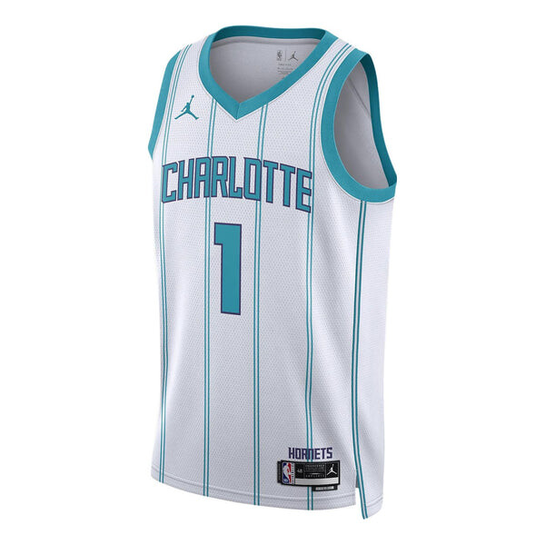 Майка Air Jordan Dri-FIT NBA Charlotte Hornets Lamelo Ball Association Edition 2022/23 Swingman Jersey, белый
Майка Air Jordan Dri-FIT NBA Charlotte Hornets Lamelo Ball Association Edition 2022/23 Swingman Jersey, белый