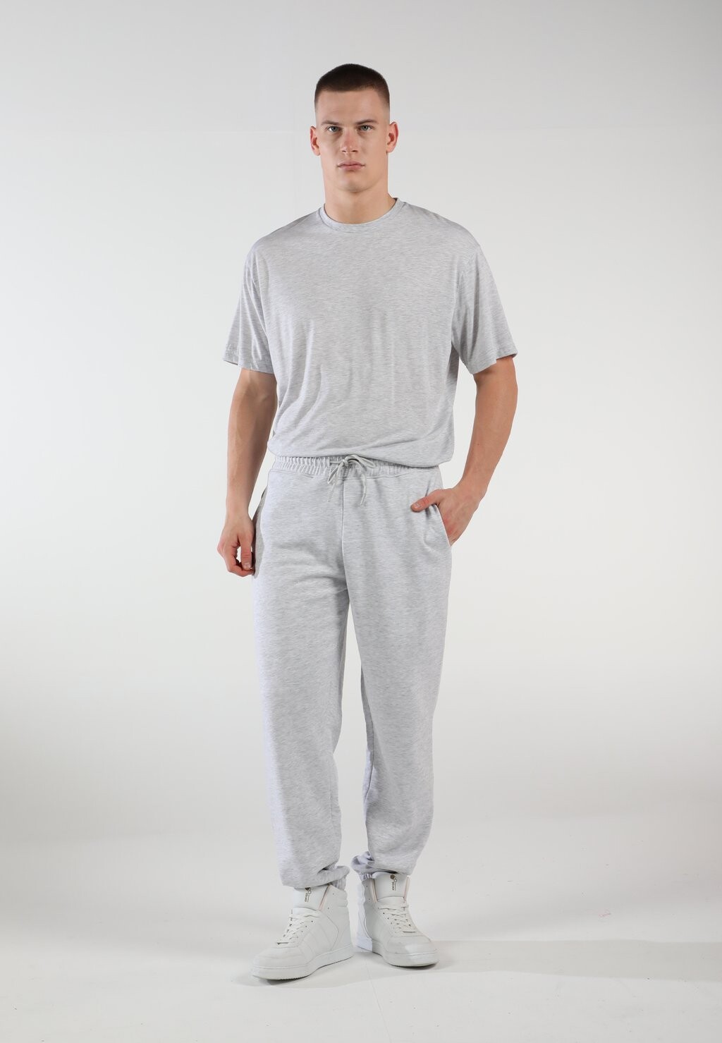 Спортивные брюки ELEVATE EOSELIO, светло-серый
Спортивные брюки ELEVATE EOSELIO, светло-серый