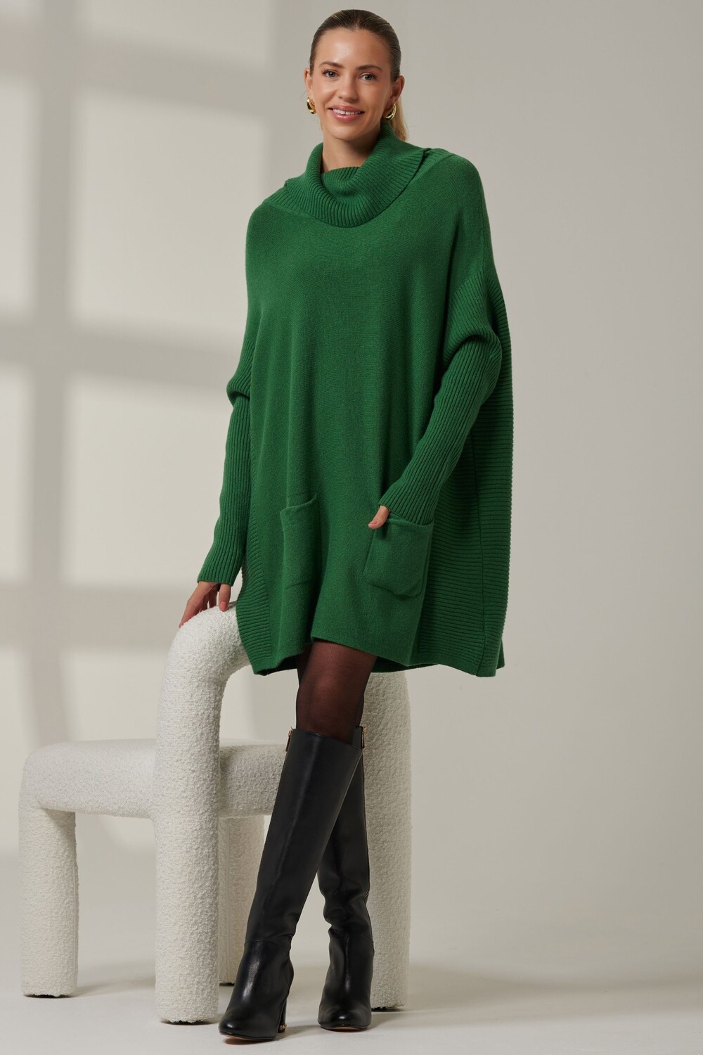 Свободный трикотажный джемпер с высоким воротником Jolie Moi, зеленый
Свободный трикотажный джемпер с высоким воротником Jolie Moi, зеленый