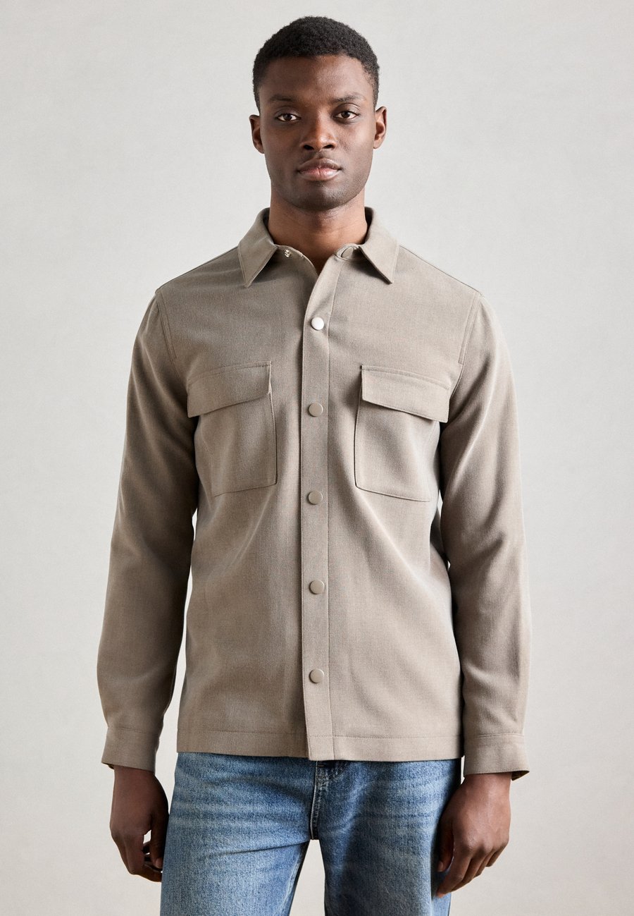 Куртка Isaac Dewhirst ISAAC SHIRT JACKET, Grey/Taupe
Куртка Isaac Dewhirst ISAAC SHIRT JACKET, Grey/Taupe
