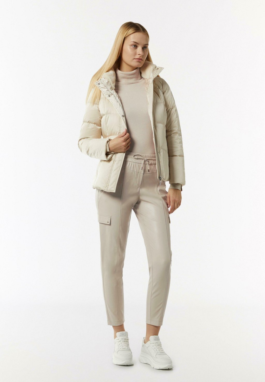 Спортивные брюки MIT CARGOTASCHEN comma, песочный
Спортивные брюки MIT CARGOTASCHEN comma, песочный