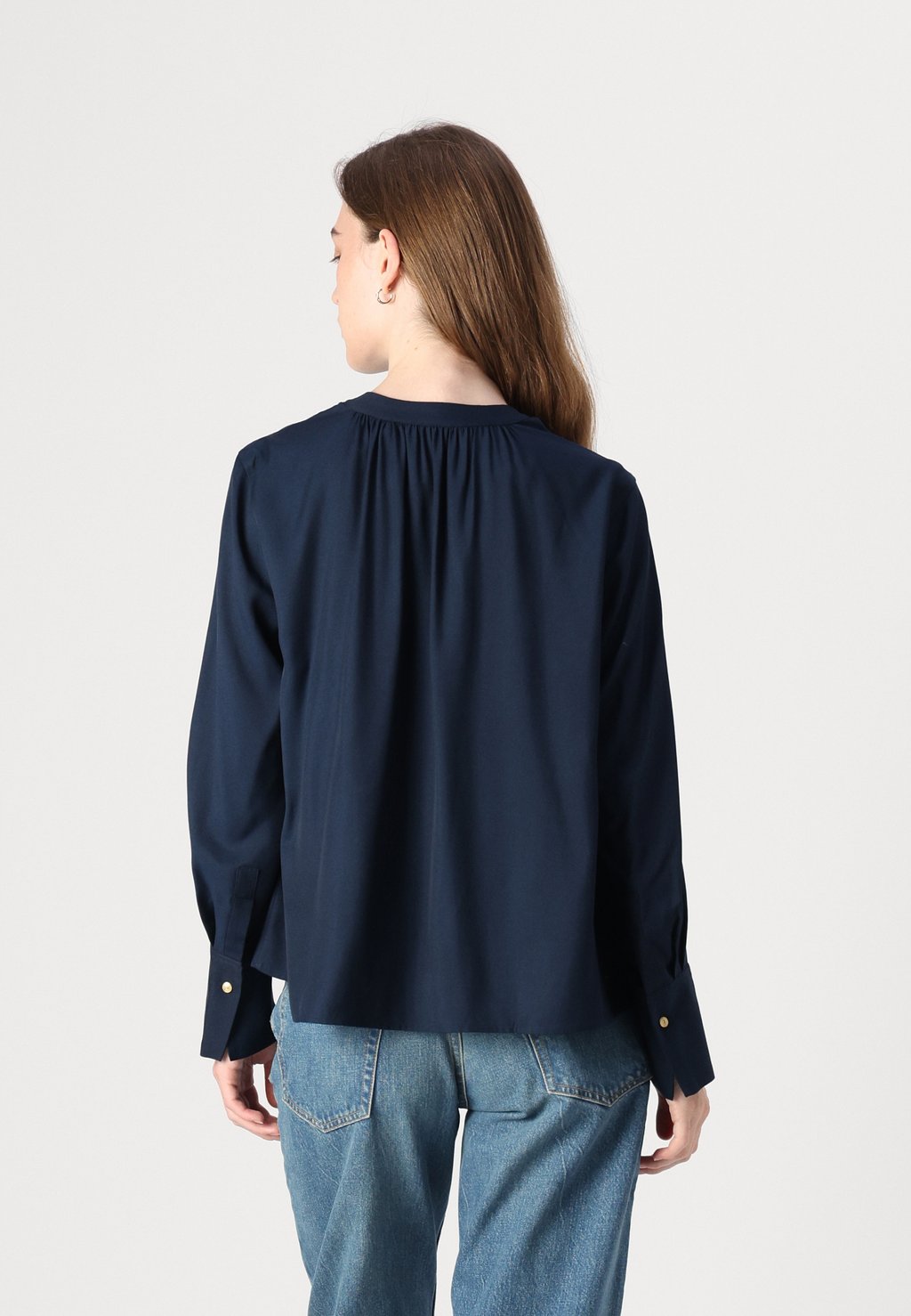 Блуза SOFT V NECK Tommy Hilfiger, темно-синий
Блуза SOFT V NECK Tommy Hilfiger, темно-синий