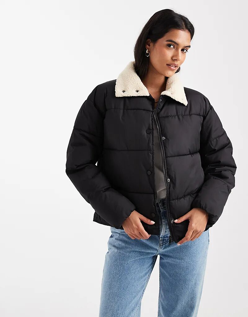 Утепленная куртка ONLY с воротником-боргом черного цвета
Утепленная куртка ONLY с воротником-боргом черного цвета