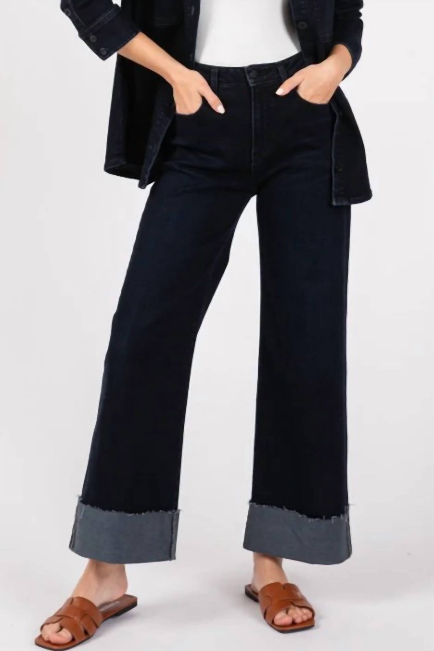 Широкие джинсы с манжетами в цвете индиго L.T.J
Широкие джинсы с манжетами в цвете индиго L.T.J