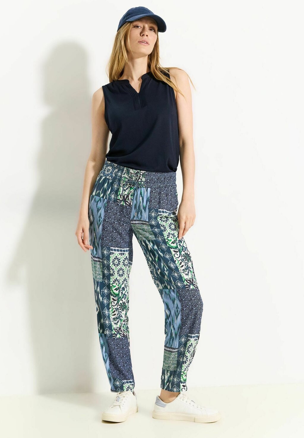 Тканевые брюки PATCHWORK PRINT Cecil, темно-синий
Тканевые брюки PATCHWORK PRINT Cecil, темно-синий