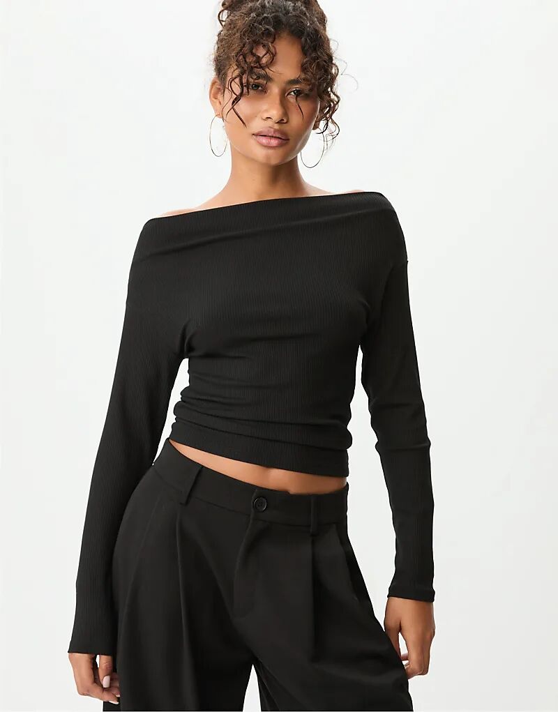 Футболка Stradivarius Boatneck черного цвета
Футболка Stradivarius Boatneck черного цвета