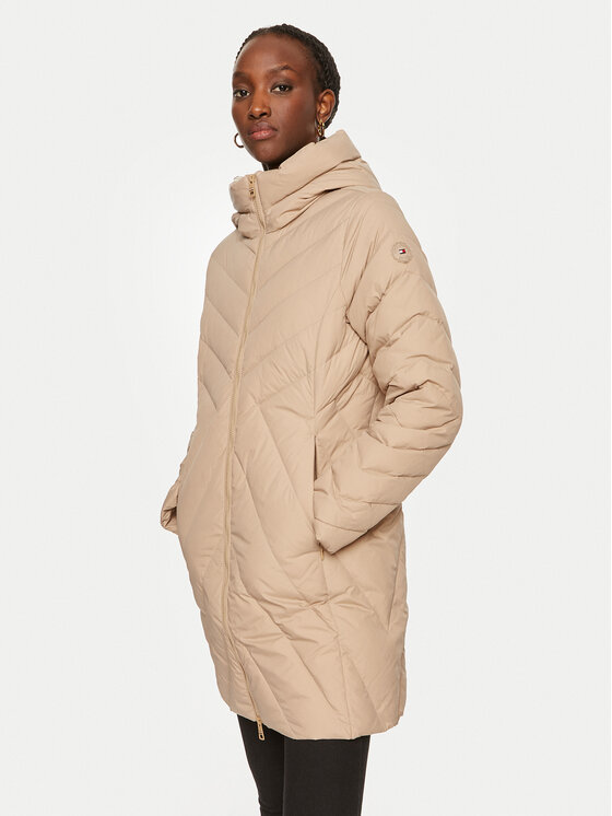 Пуховик regular fit Chevron WW0WW42622 Tommy Hilfiger, бежевый
Пуховик regular fit Chevron WW0WW42622 Tommy Hilfiger, бежевый