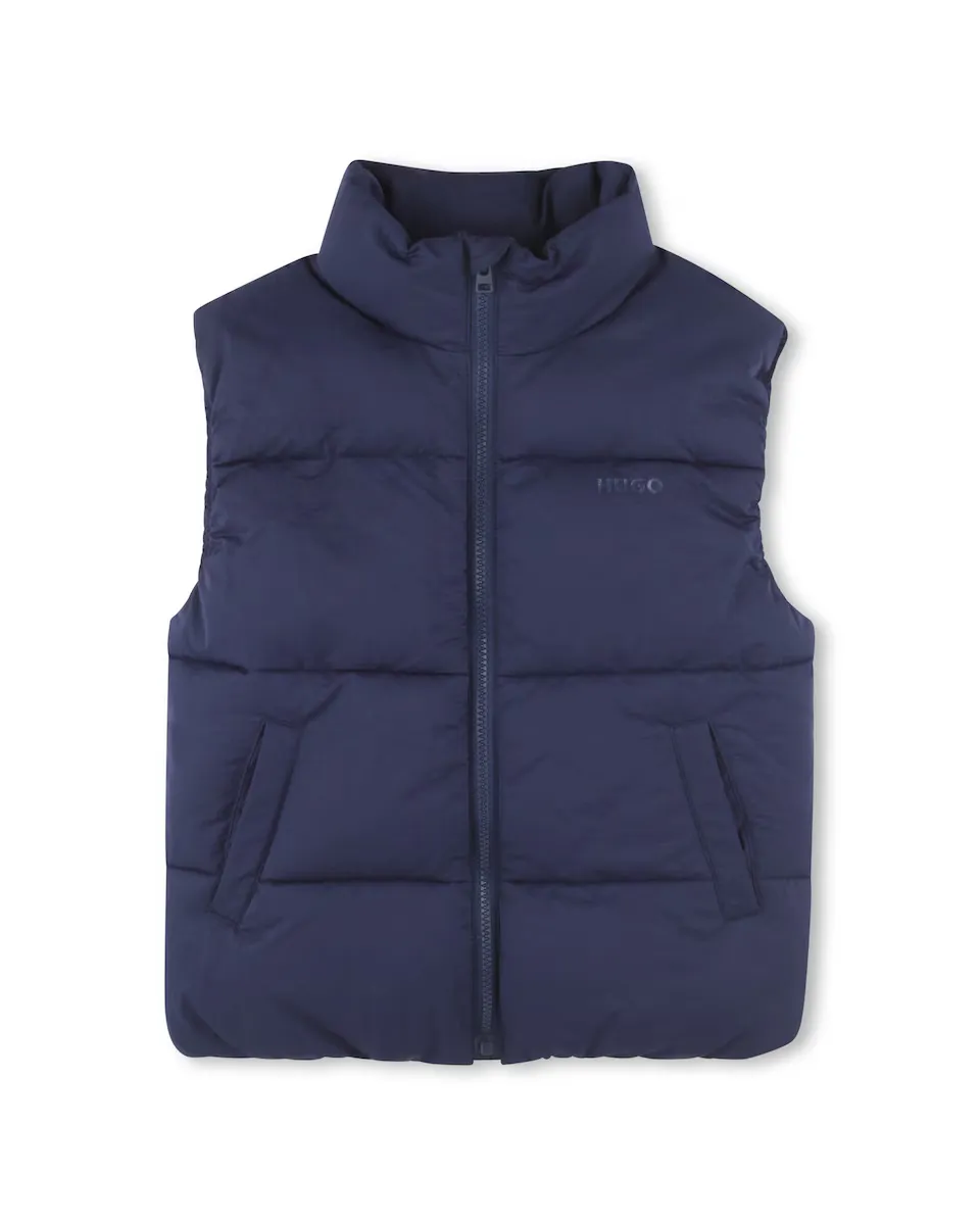 Ватный жилет для мальчика с высоким воротником и застежкой-молнией Hugo, тёмно-синий
Ватный жилет для мальчика с высоким воротником и застежкой-молнией Hugo, тёмно-синий
