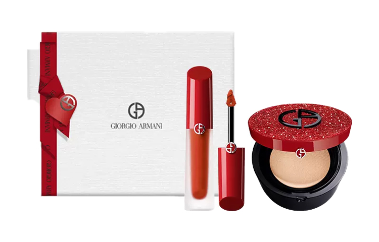 Набор косметики для женщин GIORGIO ARMANI
Набор косметики для женщин GIORGIO ARMANI
