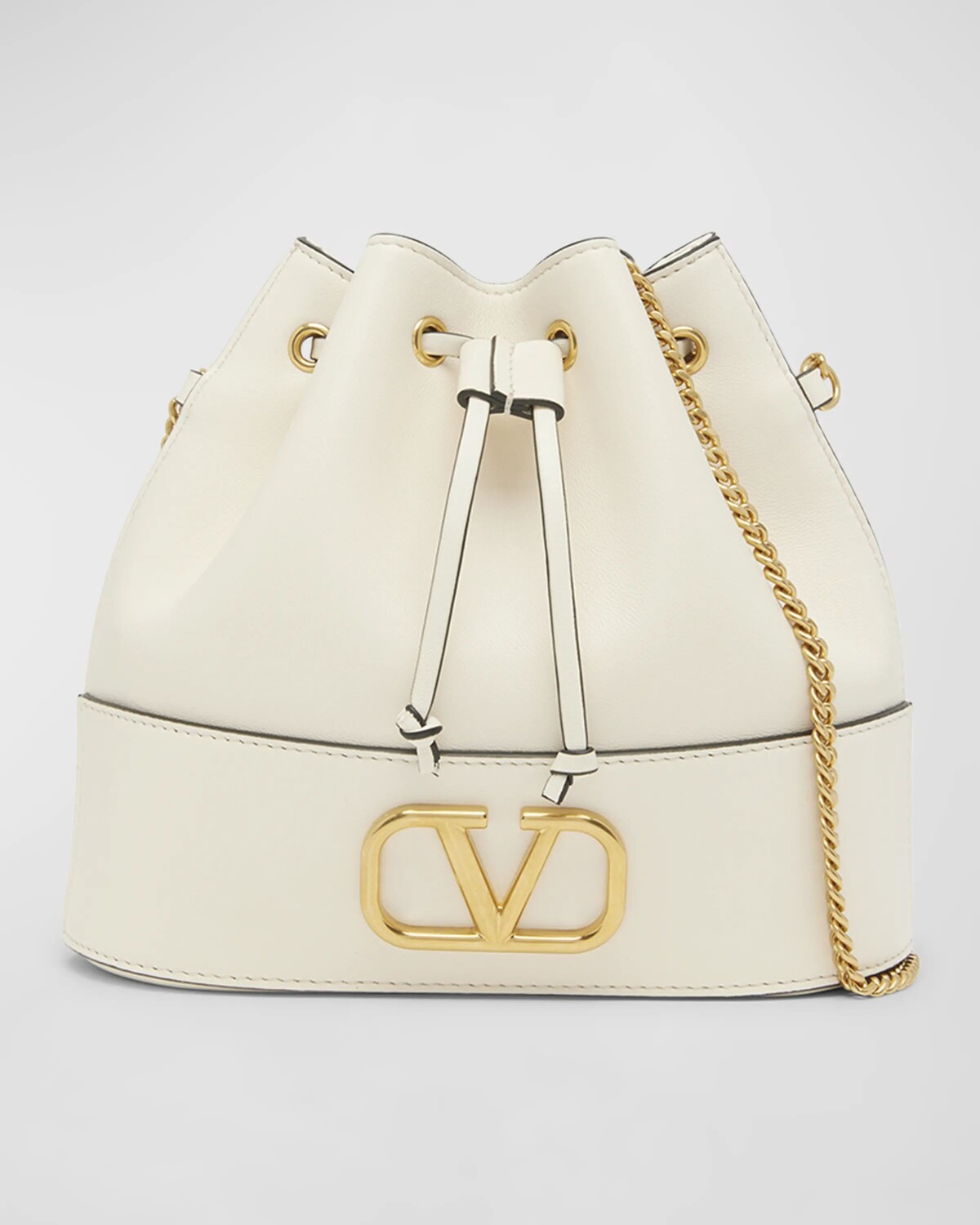 Кожаная сумка-ведро с цепочкой и шнурком VLOGO Valentino Garavani, цвет Nero
Кожаная сумка-ведро с цепочкой и шнурком VLOGO Valentino Garavani, цвет Nero