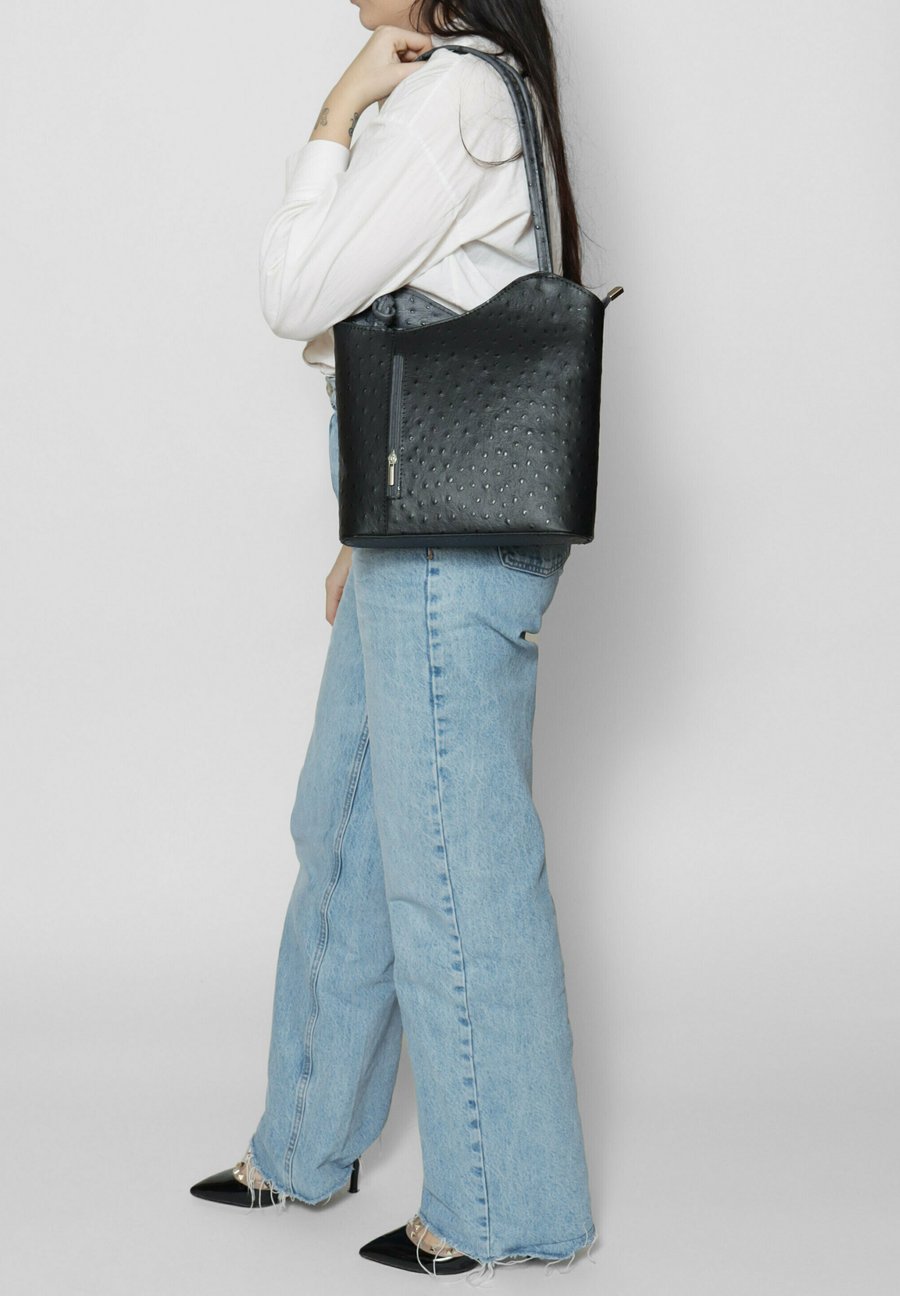 Рюкзак Chiara Ferretti Rucksack, Nero Grigio/Black
Рюкзак Chiara Ferretti Rucksack, Nero Grigio/Black