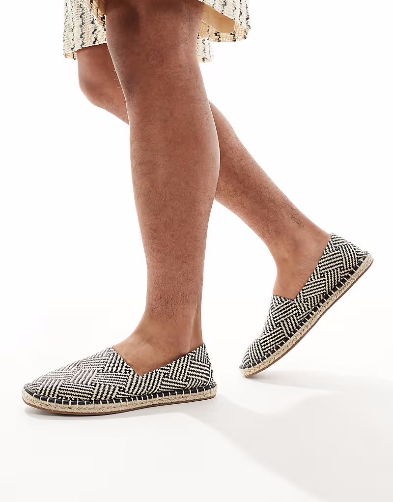 Эспадрильи ASOS DESIGN из черно-белой ткани без застежек
Эспадрильи ASOS DESIGN из черно-белой ткани без застежек