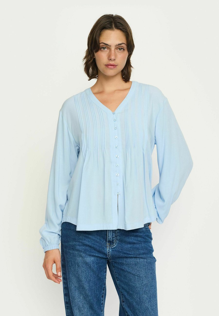 Блуза Soft Rebels FREEDOM V-NECK , Windsurfer/Blue
Блуза Soft Rebels FREEDOM V-NECK , Windsurfer/Blue