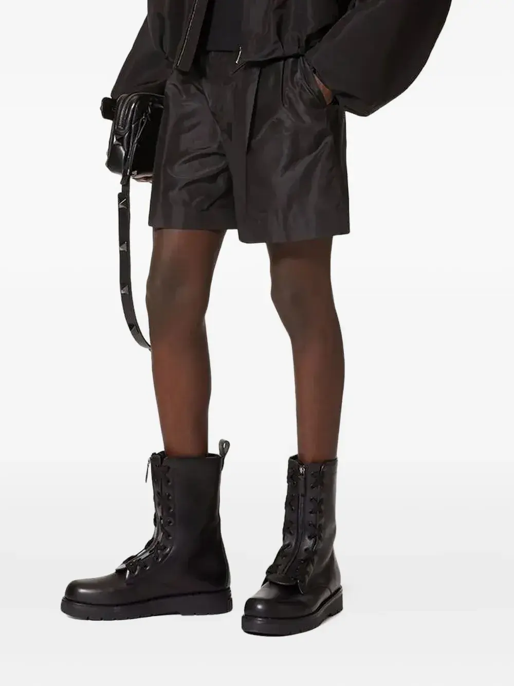 Шорты строгого кроя со складками VALENTINO GARAVANI, черный
Шорты строгого кроя со складками VALENTINO GARAVANI, черный