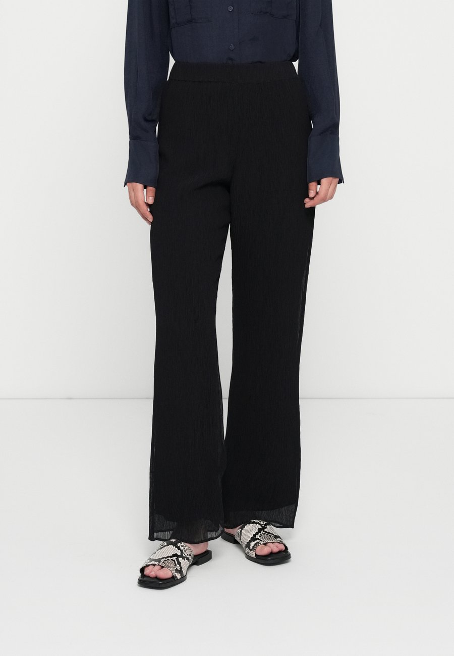 Брюки Samsøe Samsøe MILLER TROUSERS , Black
Брюки Samsøe Samsøe MILLER TROUSERS , Black