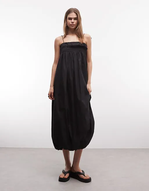 Черное свободное платье макси на бретельках с объемным подолом и бантами Reclaimed Vintage
Черное свободное платье макси на бретельках с объемным подолом и бантами Reclaimed Vintage