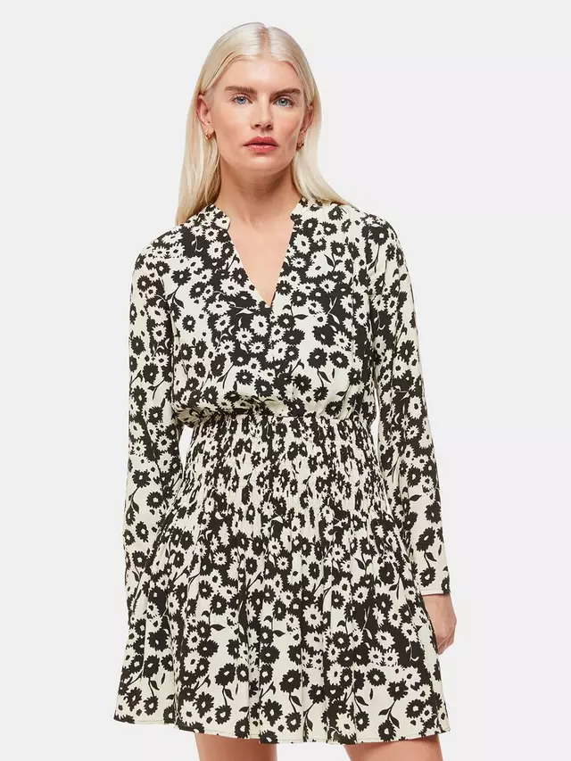Платье Whistles Petite Riley Floral Print Shirred Mini, цвет black/cream
Платье Whistles Petite Riley Floral Print Shirred Mini, цвет black/cream