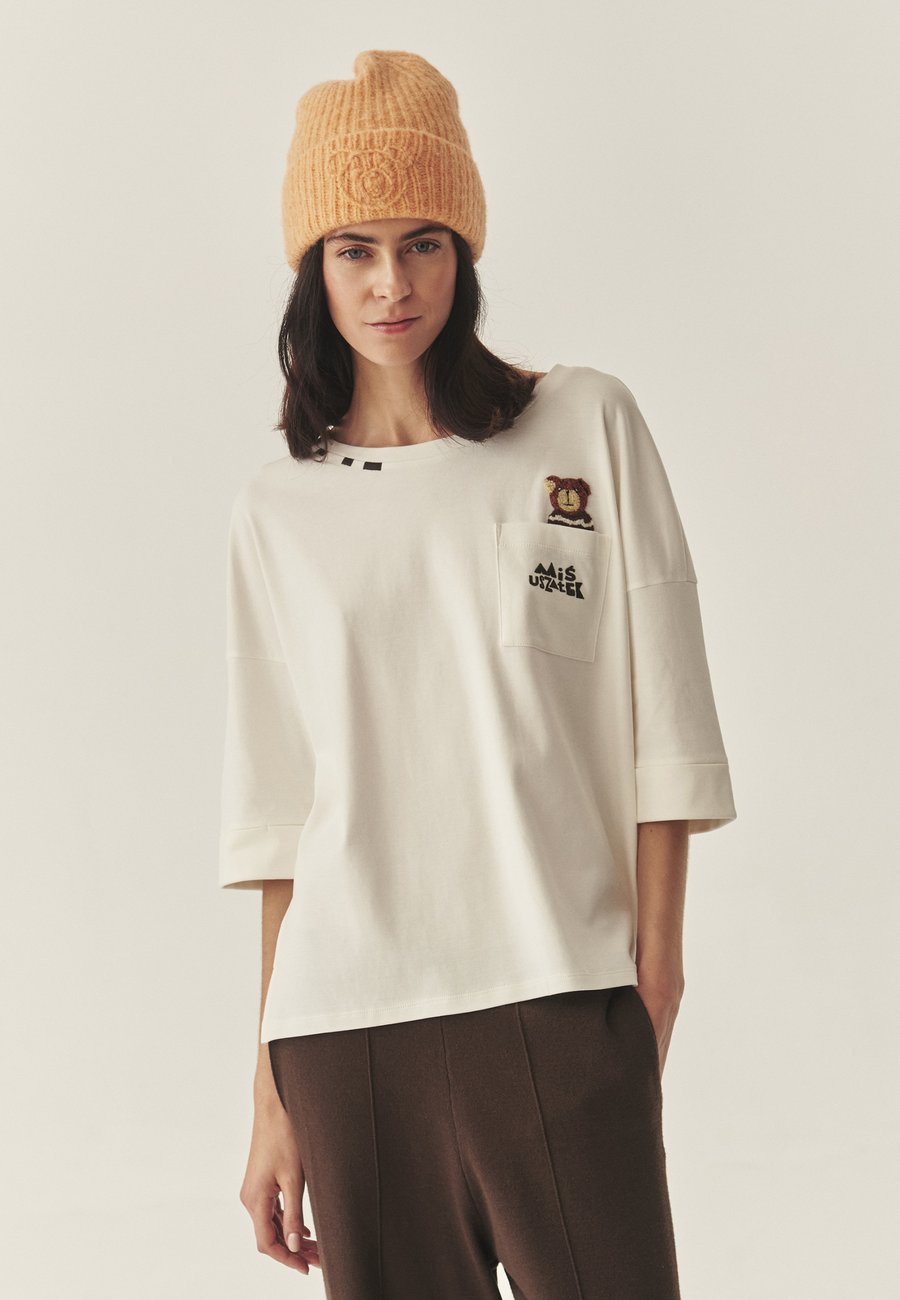 Футболка TATUUM LABORI, Off White/Off-White
Футболка TATUUM LABORI, Off White/Off-White