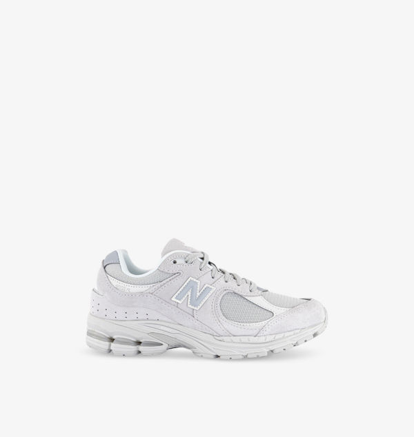 Кроссовки из замши с низким верхом, со вставками, 2002 г. New Balance, серый
Кроссовки из замши с низким верхом, со вставками, 2002 г. New Balance, серый