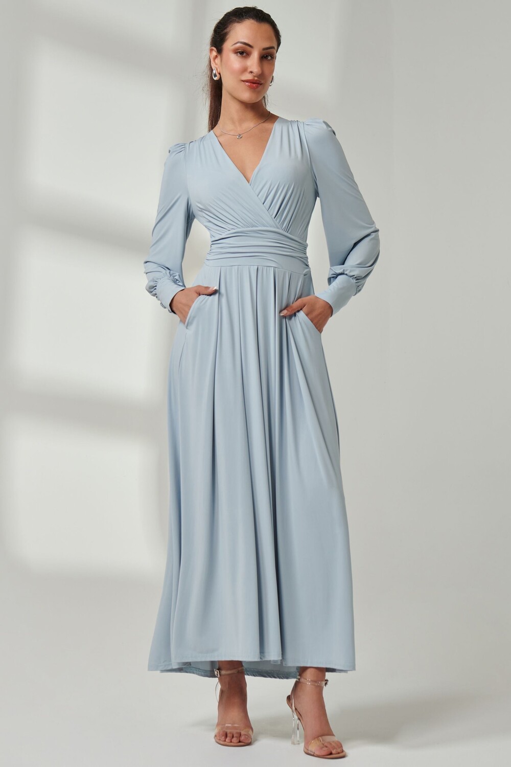 Длинное платье из мягкого шелковистого трикотажа с длинными рукавами Jolie Moi, голубой
Длинное платье из мягкого шелковистого трикотажа с длинными рукавами Jolie Moi, голубой