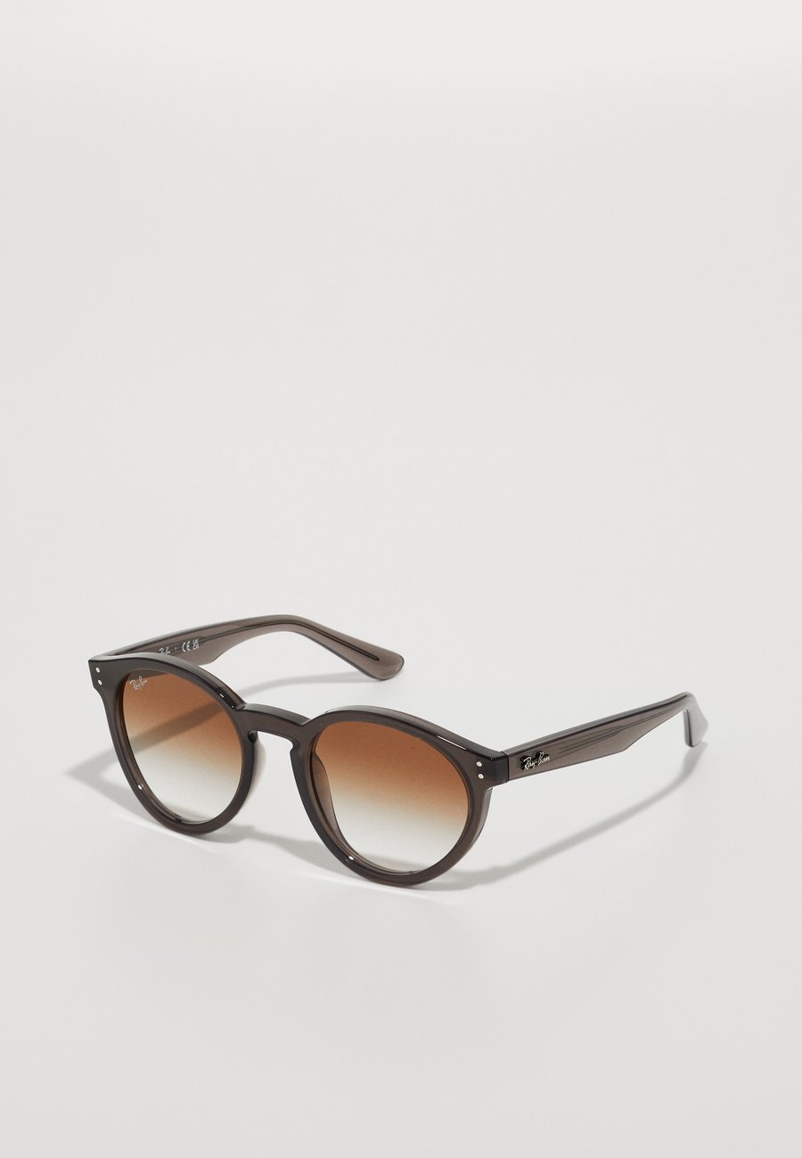 Солнцезащитные очки Ray-Ban UNISEX, Transparent Dark Grey/ Clear Brown/Dark Grey
Солнцезащитные очки Ray-Ban UNISEX, Transparent Dark Grey/ Clear Brown/Dark Grey