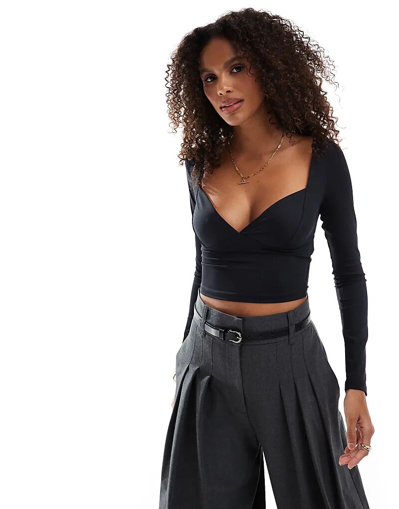 Топ с глубоким v-образным вырезом и длинными рукавами черного цвета Stradivarius
Топ с глубоким v-образным вырезом и длинными рукавами черного цвета Stradivarius