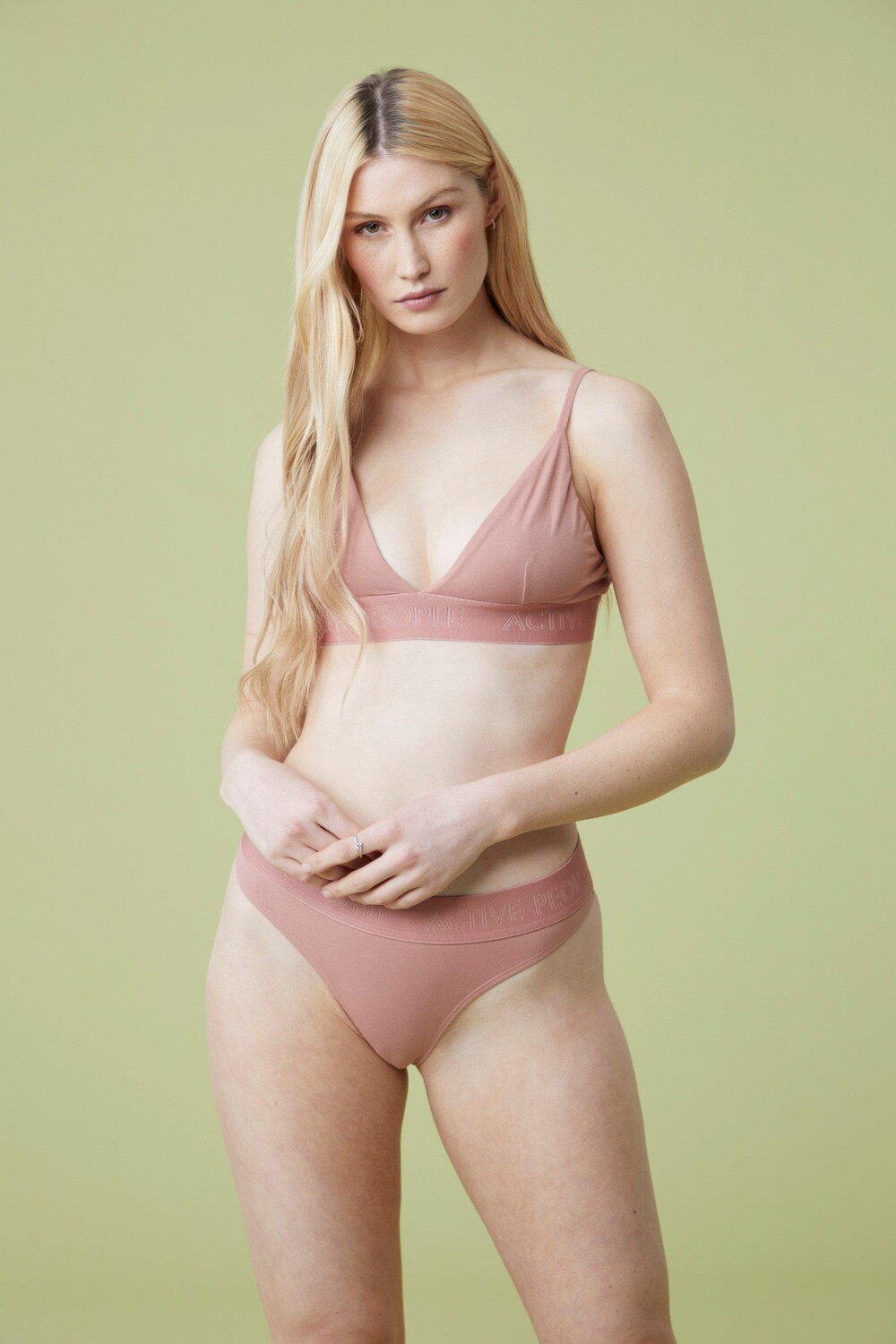 Дышащее хлопковое нижнее белье Core Thong с эластичной резинкой на талии Active People, розовый 
Дышащее хлопковое нижнее белье Core Thong с эластичной резинкой на талии Active People, розовый