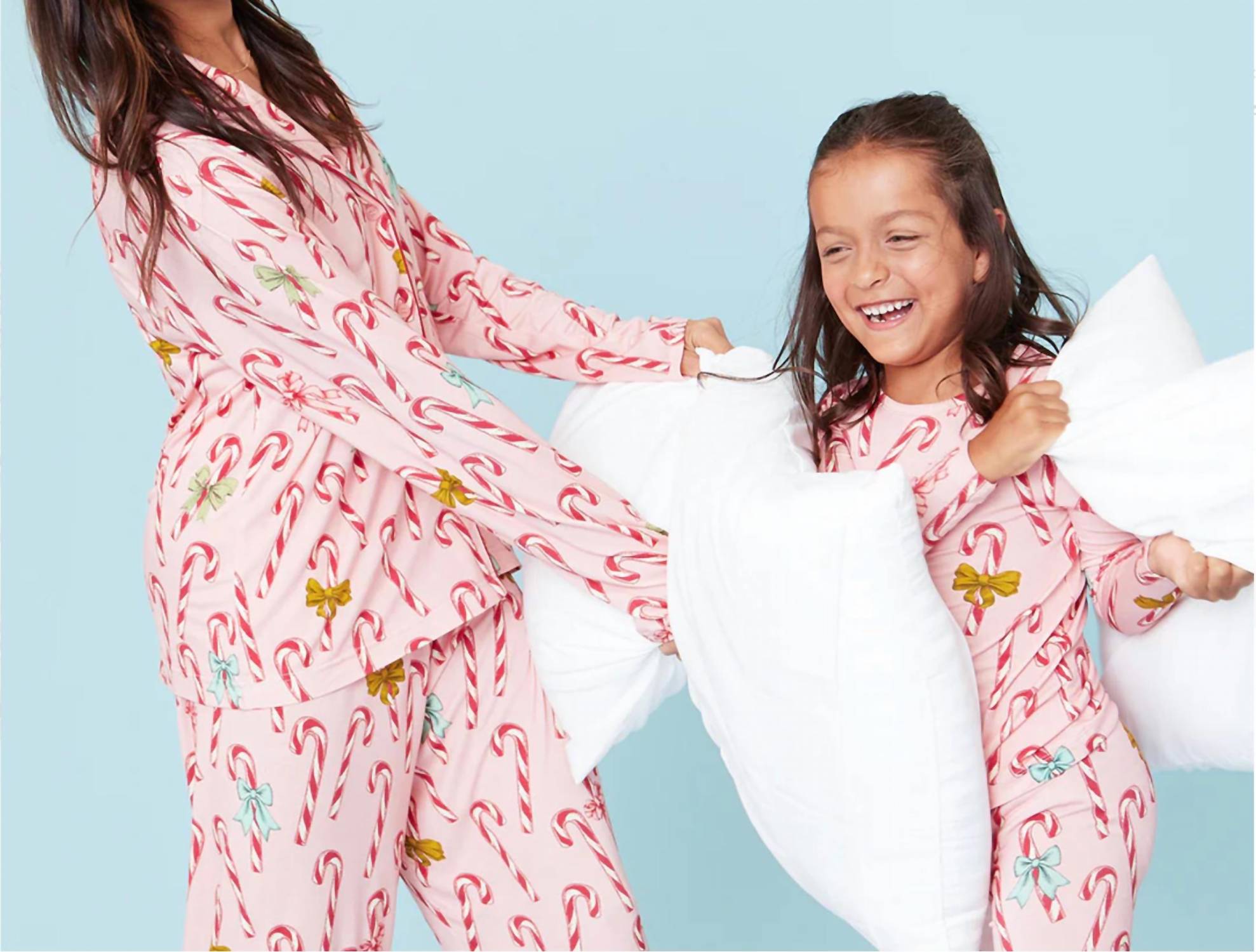 Женский праздничный комплект пижамы из бамбука в розовую полоску Candy Cane Lane Pink Chicken
Женский праздничный комплект пижамы из бамбука в розовую полоску Candy Cane Lane Pink Chicken