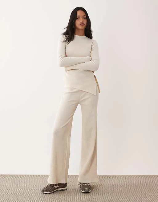 Кремовые широкие брюки в рубчик ASOS DESIGN
Кремовые широкие брюки в рубчик ASOS DESIGN